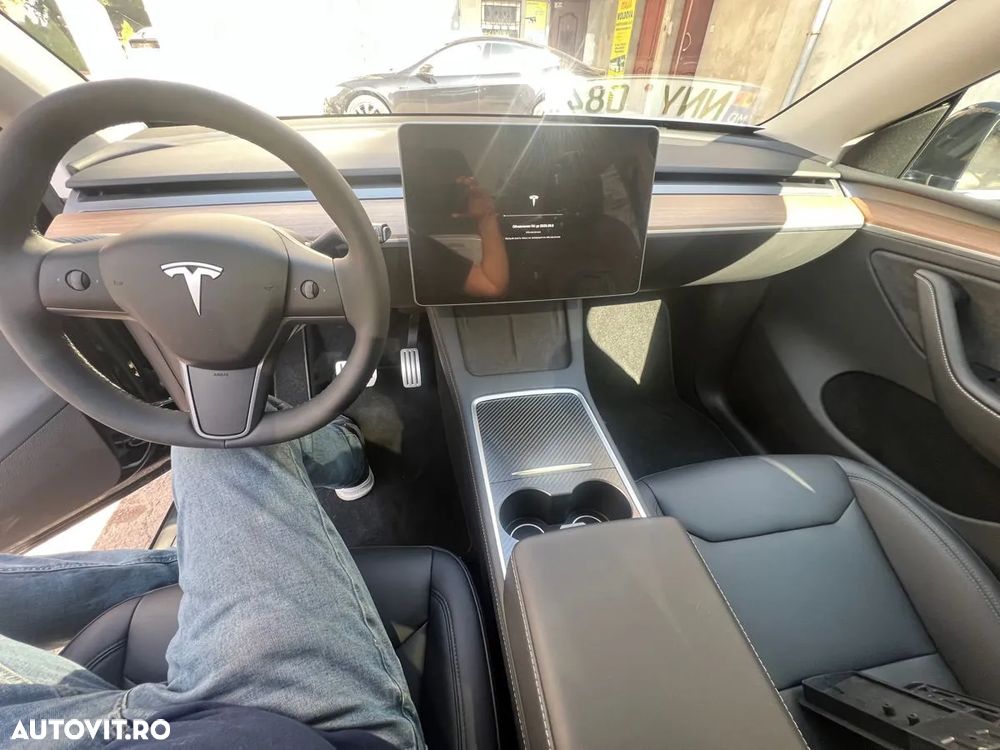 Tesla Model Y Performance Dual Motor AWD - 2