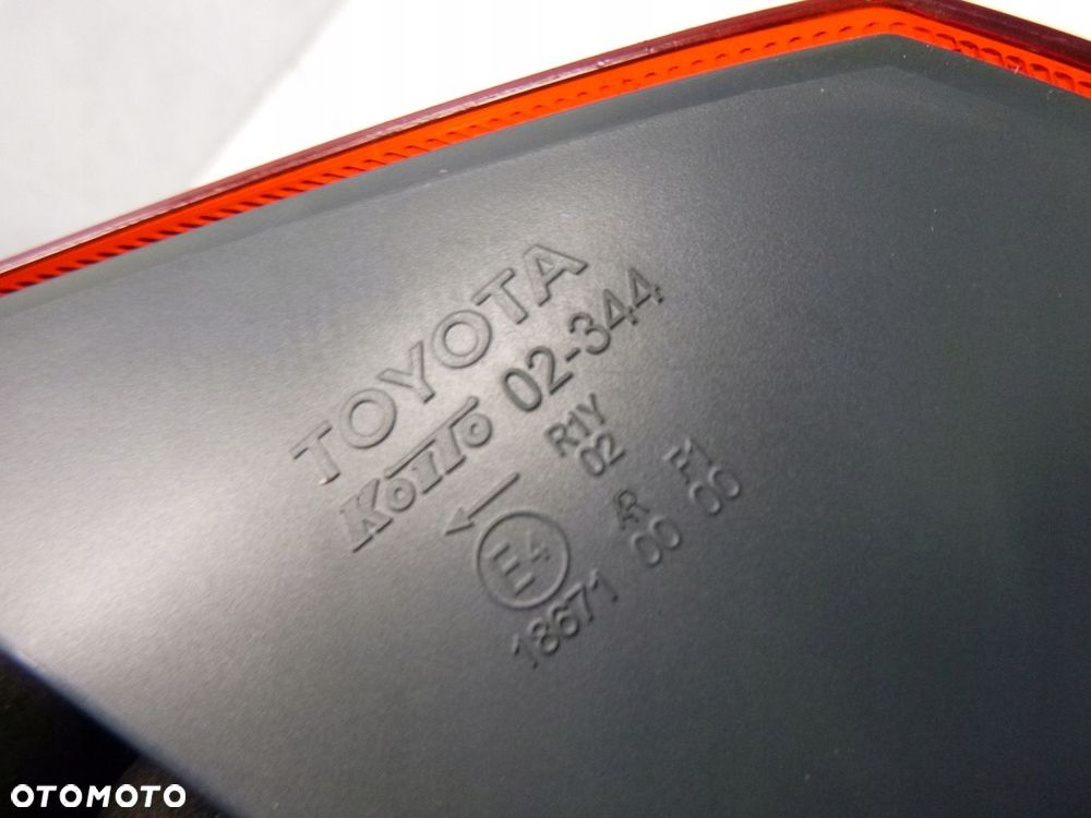 TOYOTA AURIS LAMPA LEWY TYŁ W KLAPĘ LEWA TYLNA hatchback - 14