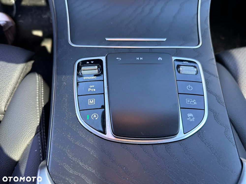 Mercedes-Benz GLC - 23
