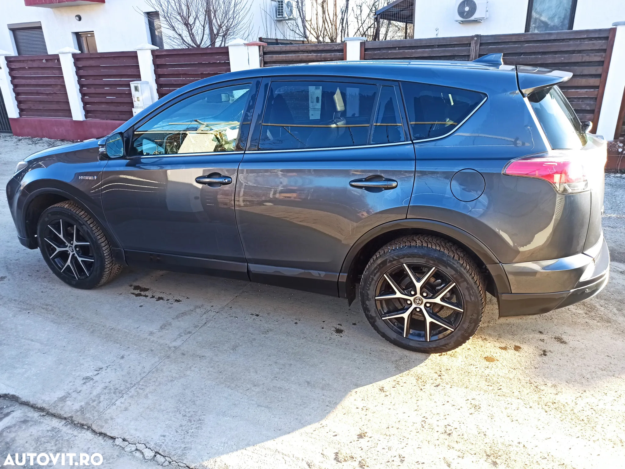 Toyota RAV4 - 6