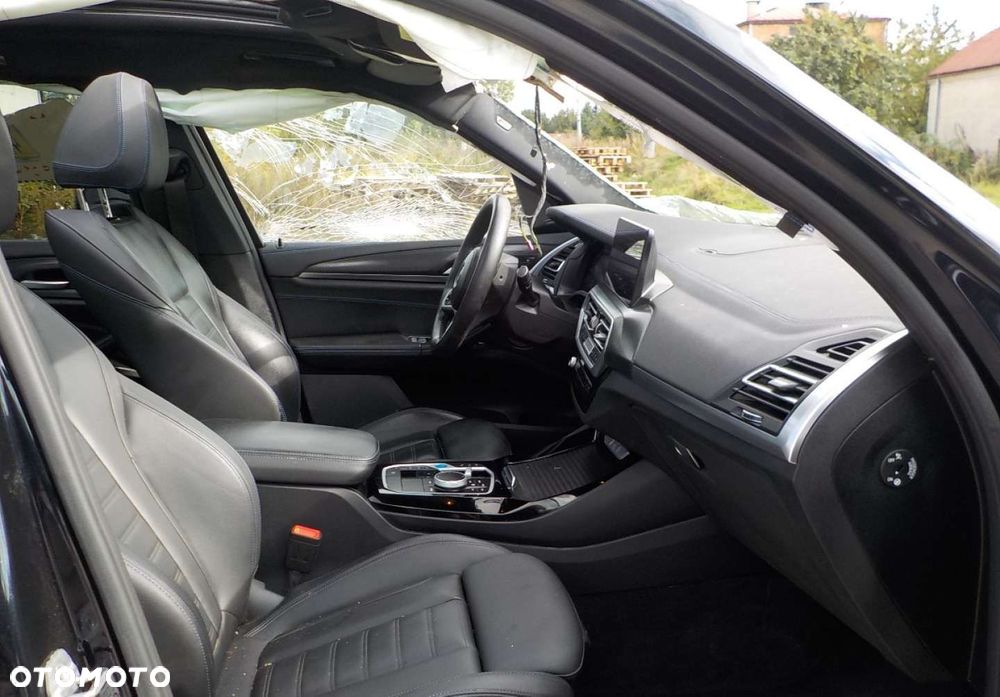 BMW iX3 - 17