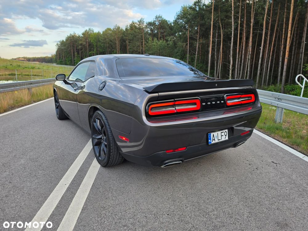 Dodge Challenger - 9