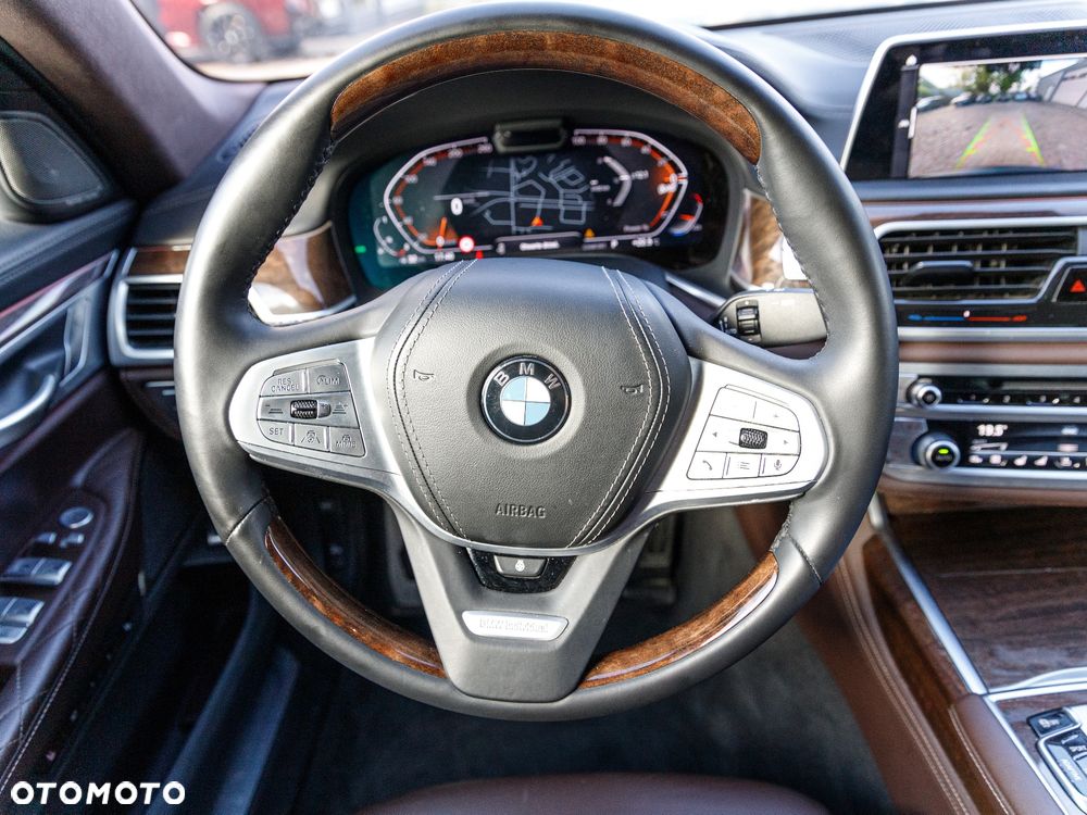 BMW Seria 7 750Li xDrive sport - 13