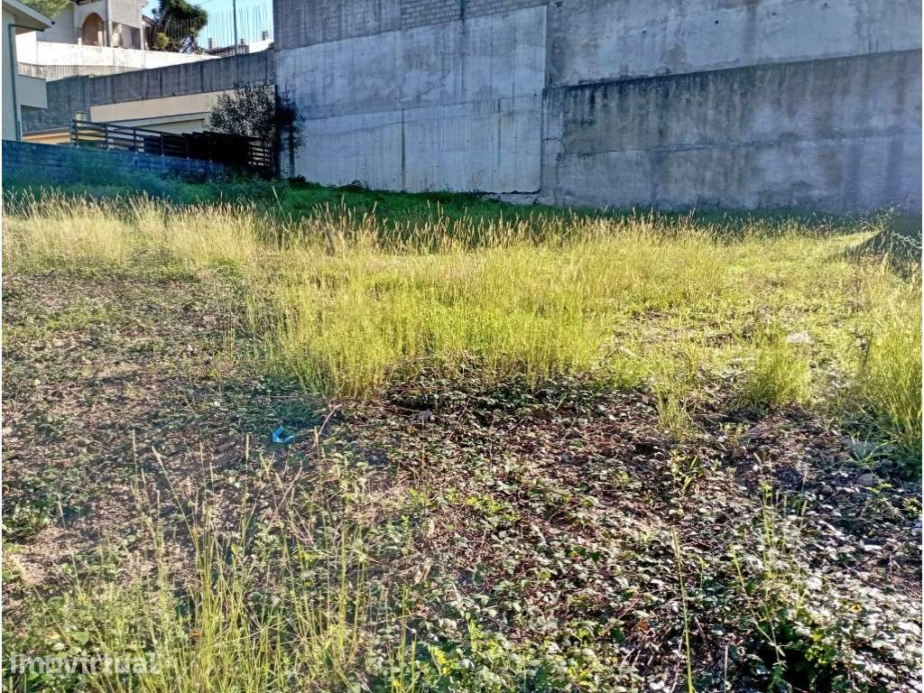 Terreno para moradia de 4 frentes - São Mamede do Coronado - Grande imagem: 2/2