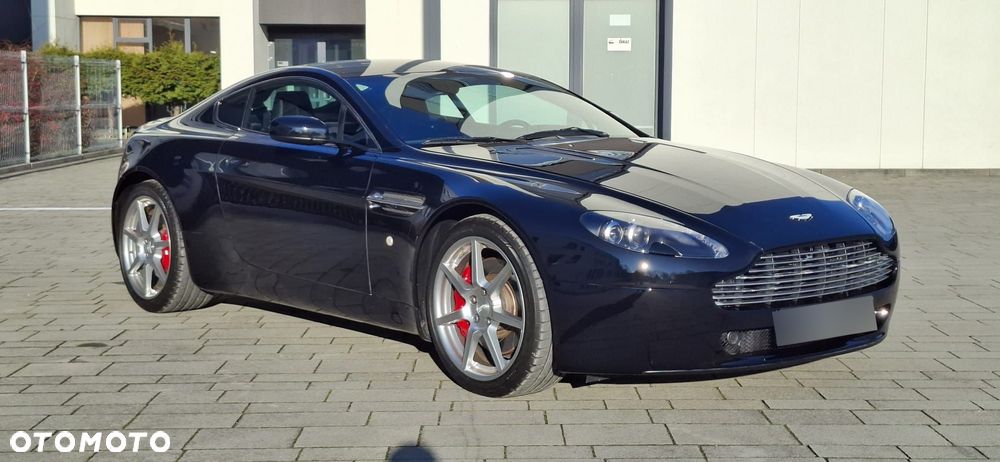 Aston Martin V8 Vantage - 16