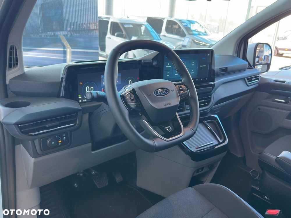 Ford Tourneo Custom - 17