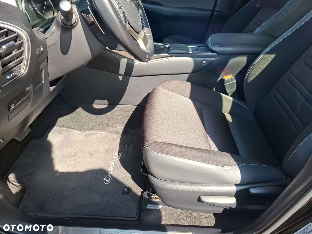 Lexus NX 300h Business Edition AWD - 11