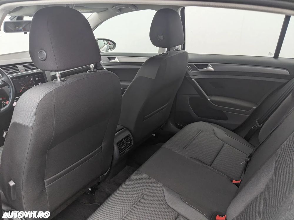 Volkswagen e-Golf - 16