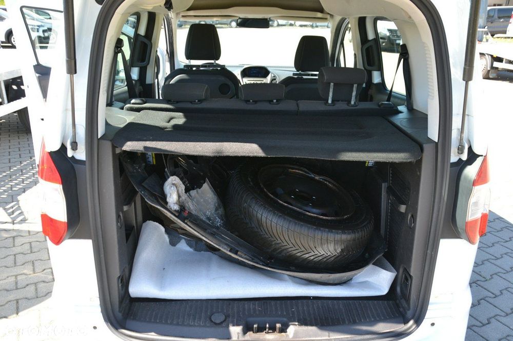 Ford Tourneo Courier - 22