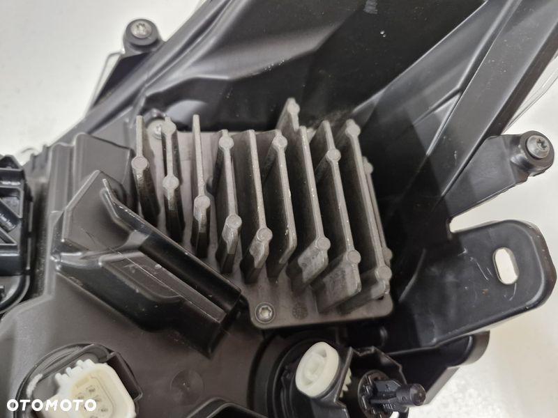 TOYOTA COROLLA E21 LIFT LAMPA REFLEKTOR PRAWY PRZÓD EU LED 81110-02X10 - 6