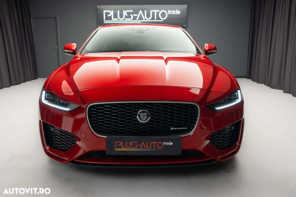 Jaguar XE 2.0 AWD Portfolio - 1