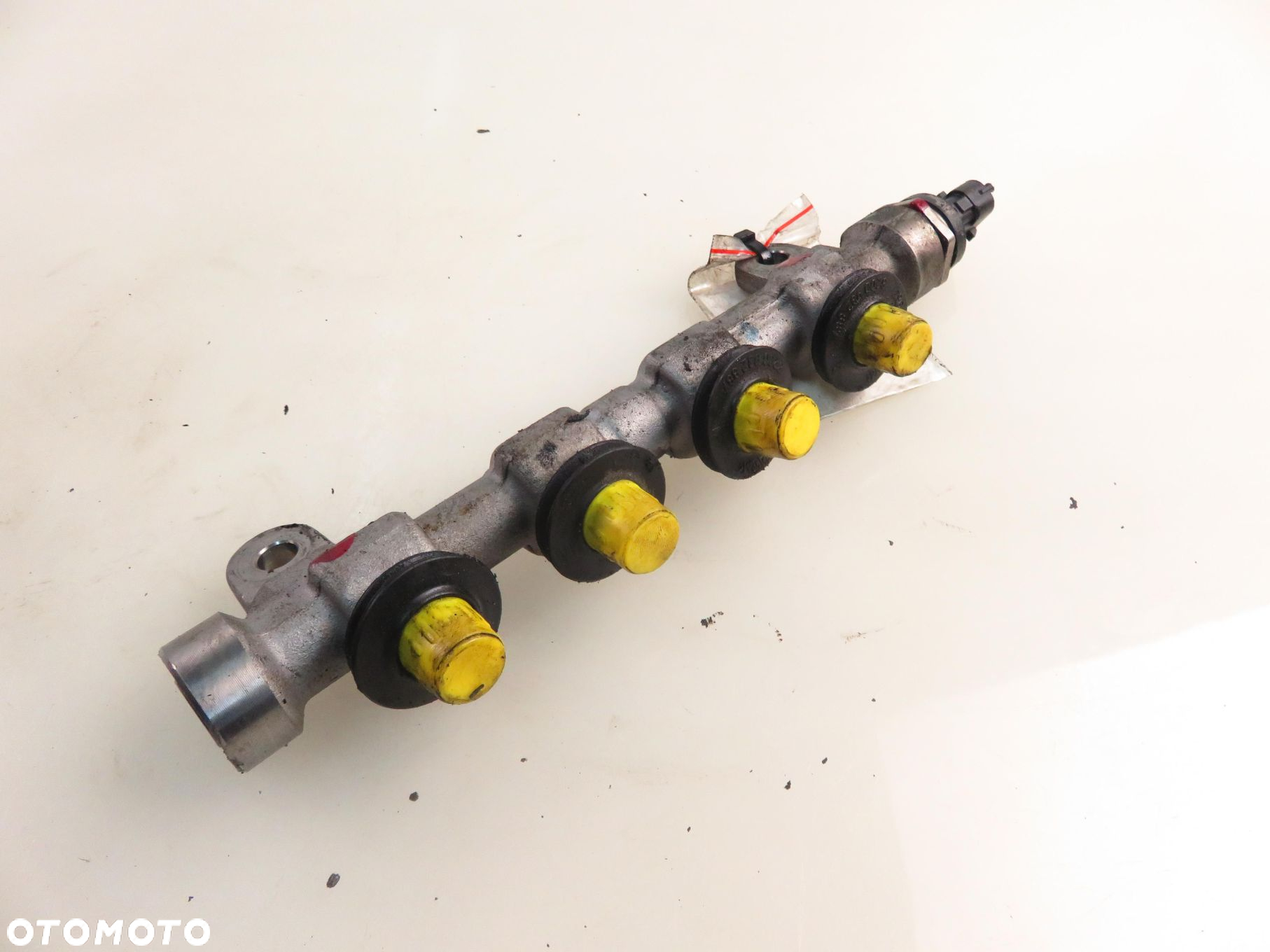 LISTWA WTRYSKOWA INFINITI M 30d  0445216032 8201004395A 8200880547 V9X - 2