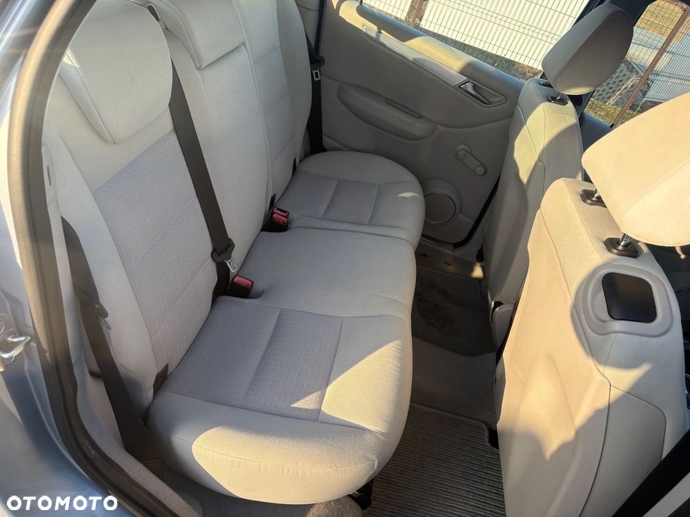 Mercedes-Benz Klasa B 180 CDI Autotronic - 16