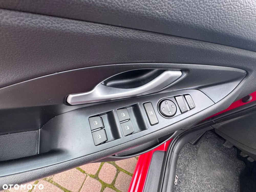 Hyundai i30 1.4 Intro Edition - 9