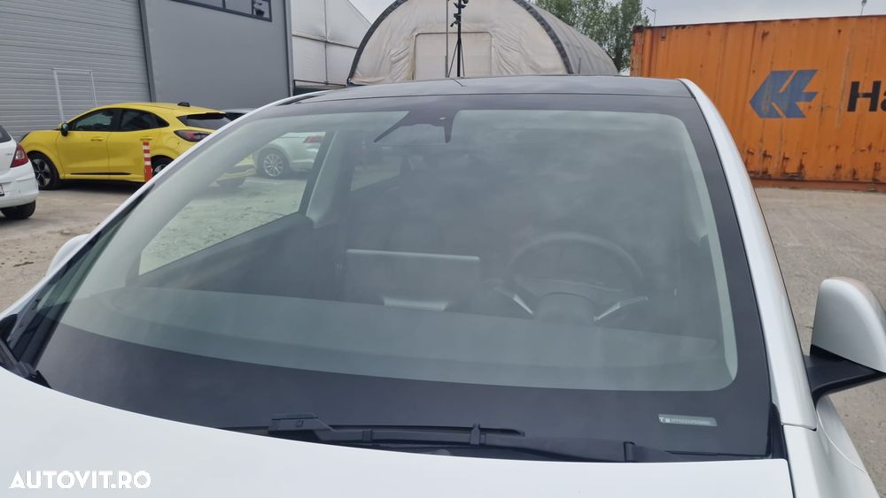 Tesla Model Y - 8