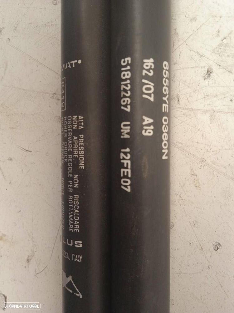 AMORTECEDORES MALA / PORTA TRASEIRA FIAT BRAVO II 2007 - 4