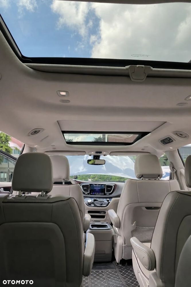 Chrysler Pacifica - 16