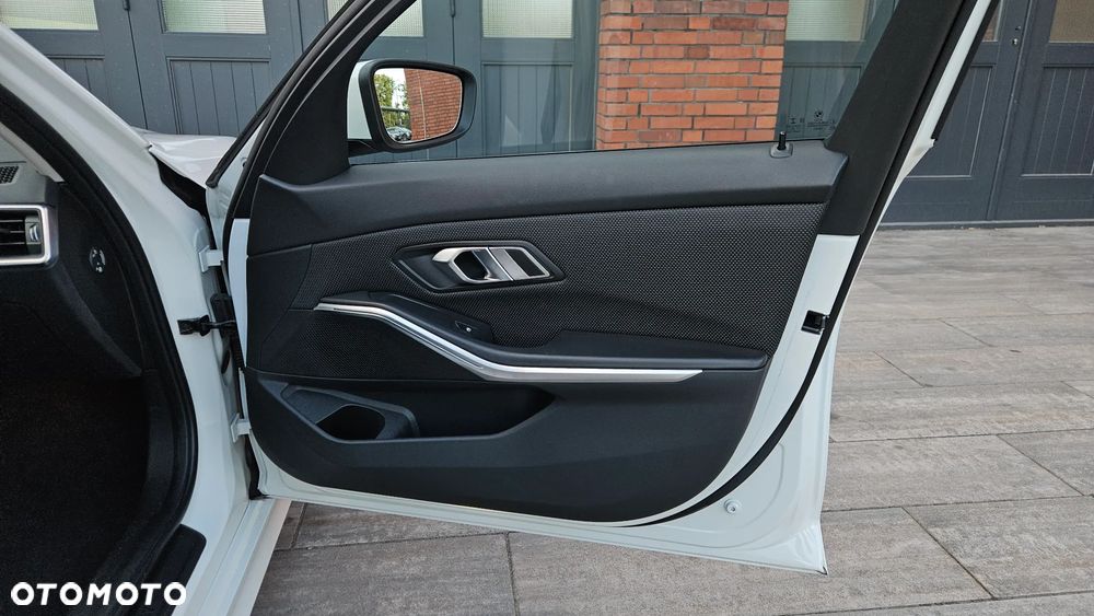 BMW Seria 3 - 18