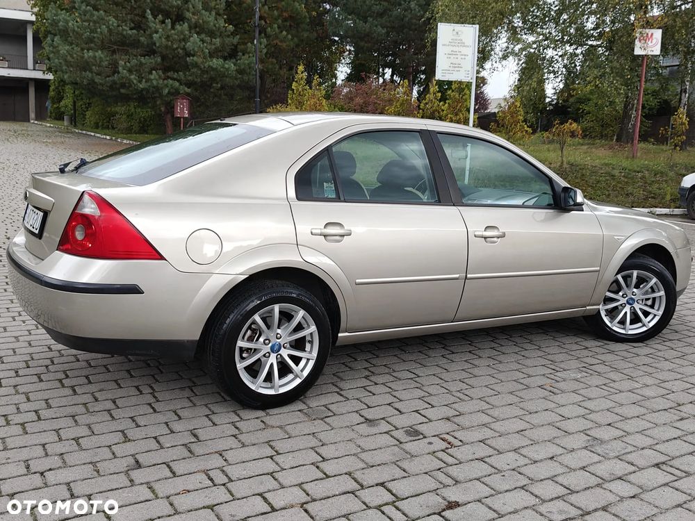 Ford Mondeo 1.8 Gold X - 32