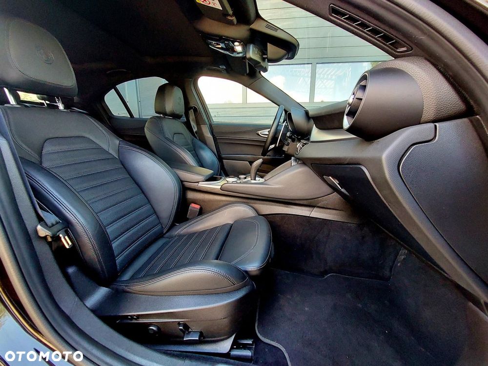 Alfa Romeo Giulia 2.0 Turbo Veloce Q4 - 11