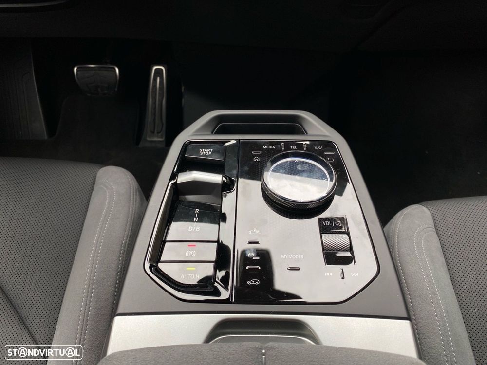 BMW iX xDrive 45 Pack Desportivo - 17