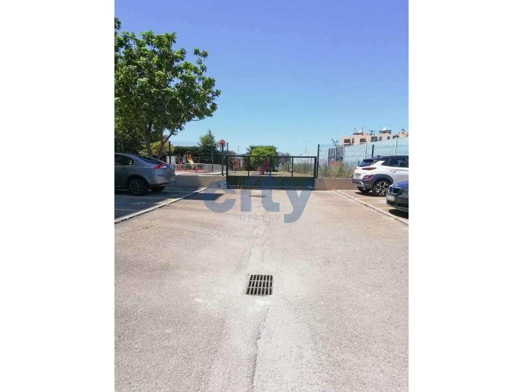 Lugar de estacionamento em recinto fechado - Grande imagem: 5/18