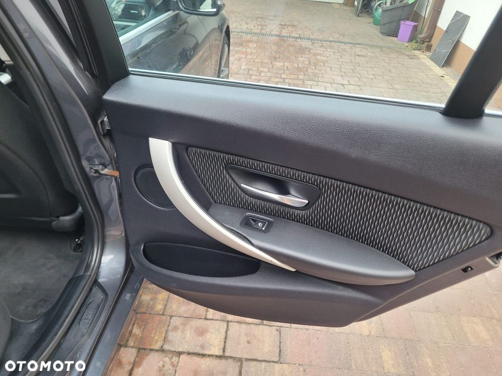 BMW Seria 3 320d Sport Line - 26