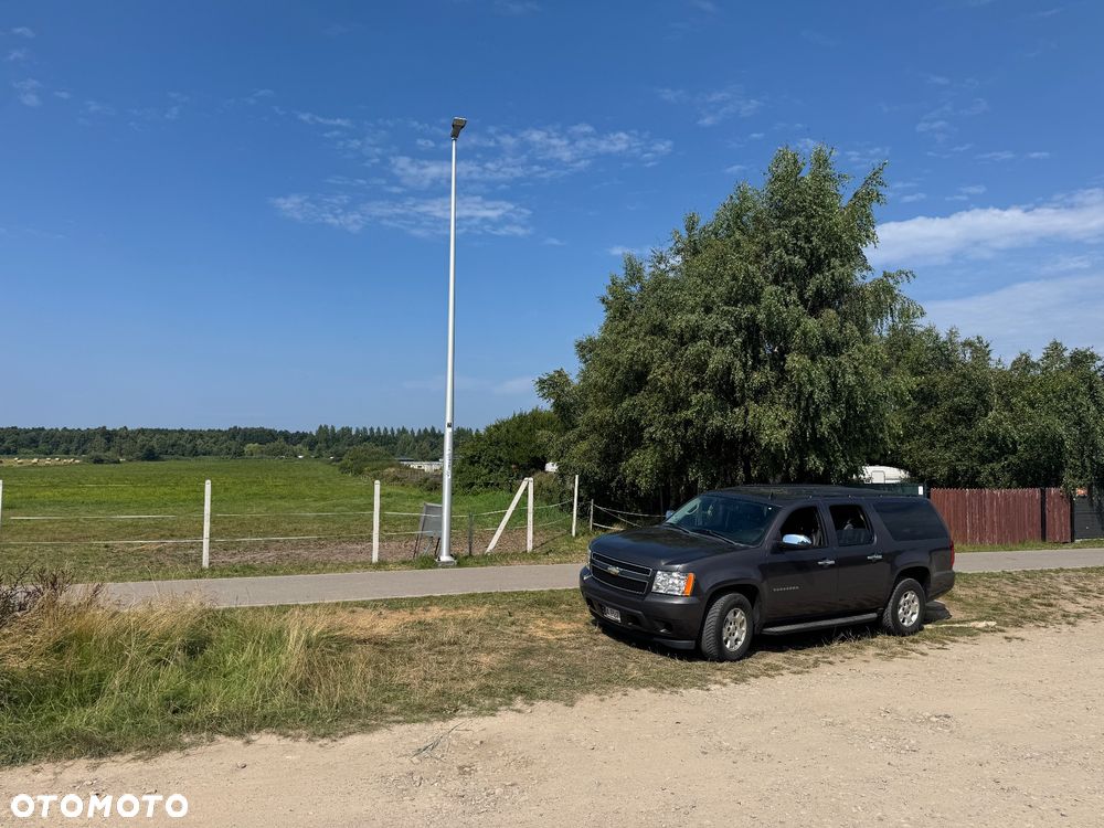 Chevrolet Suburban - 16