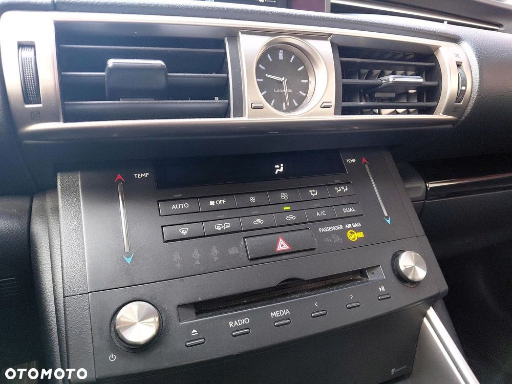 Lexus IS 200t Elite - 18