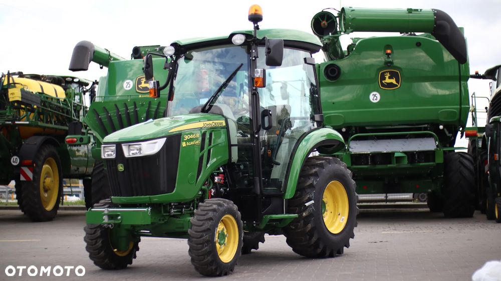 John Deere 3046R - 2