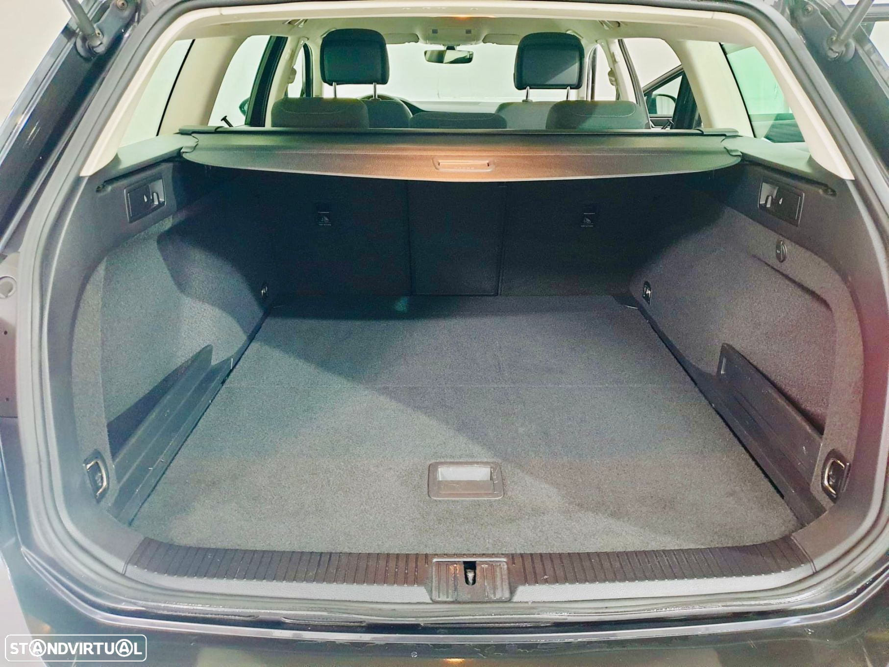 VW Passat - 24