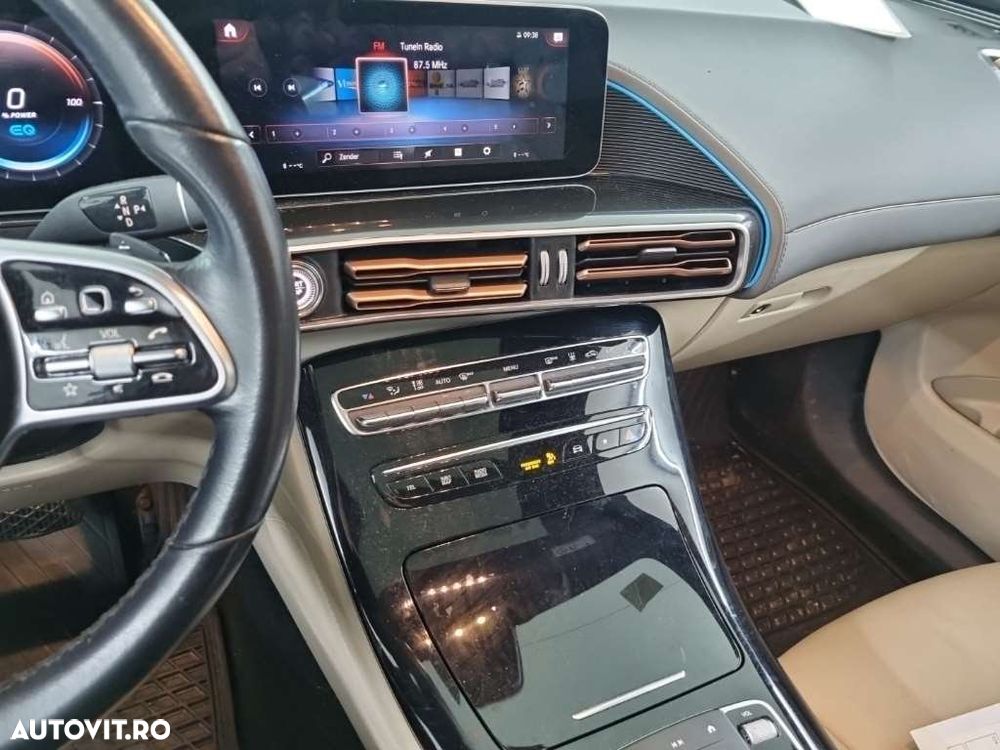 Mercedes-Benz EQC - 22