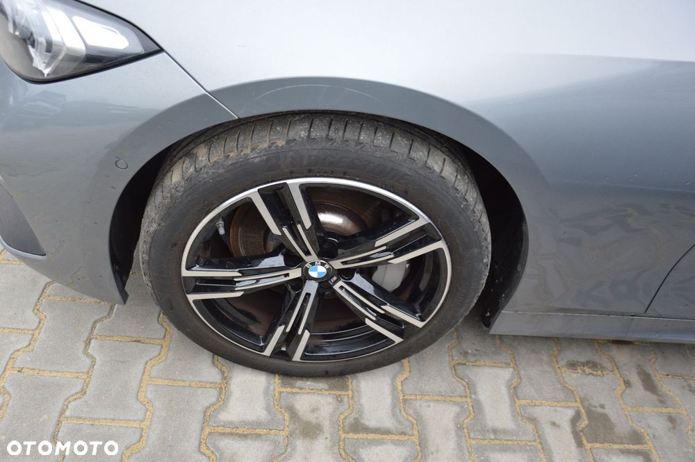 BMW Seria 3 330i M Sport - 8