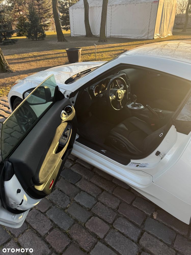 Nissan 370 Z - 12