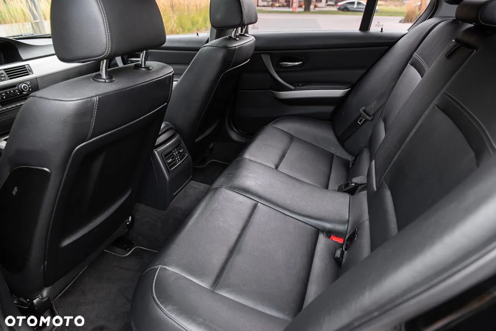 BMW Seria 3 325d DPF Touring - 22