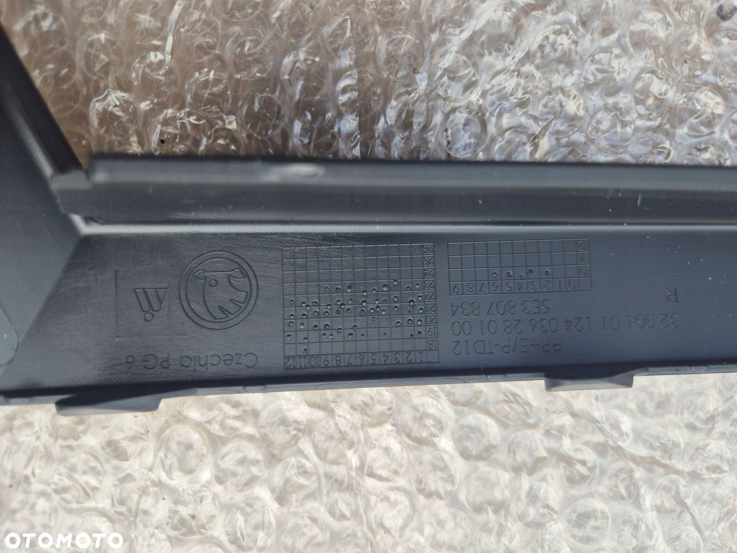 Scoda Octavia 4 kratka zderzaka prawa.Nowa OE. - 4