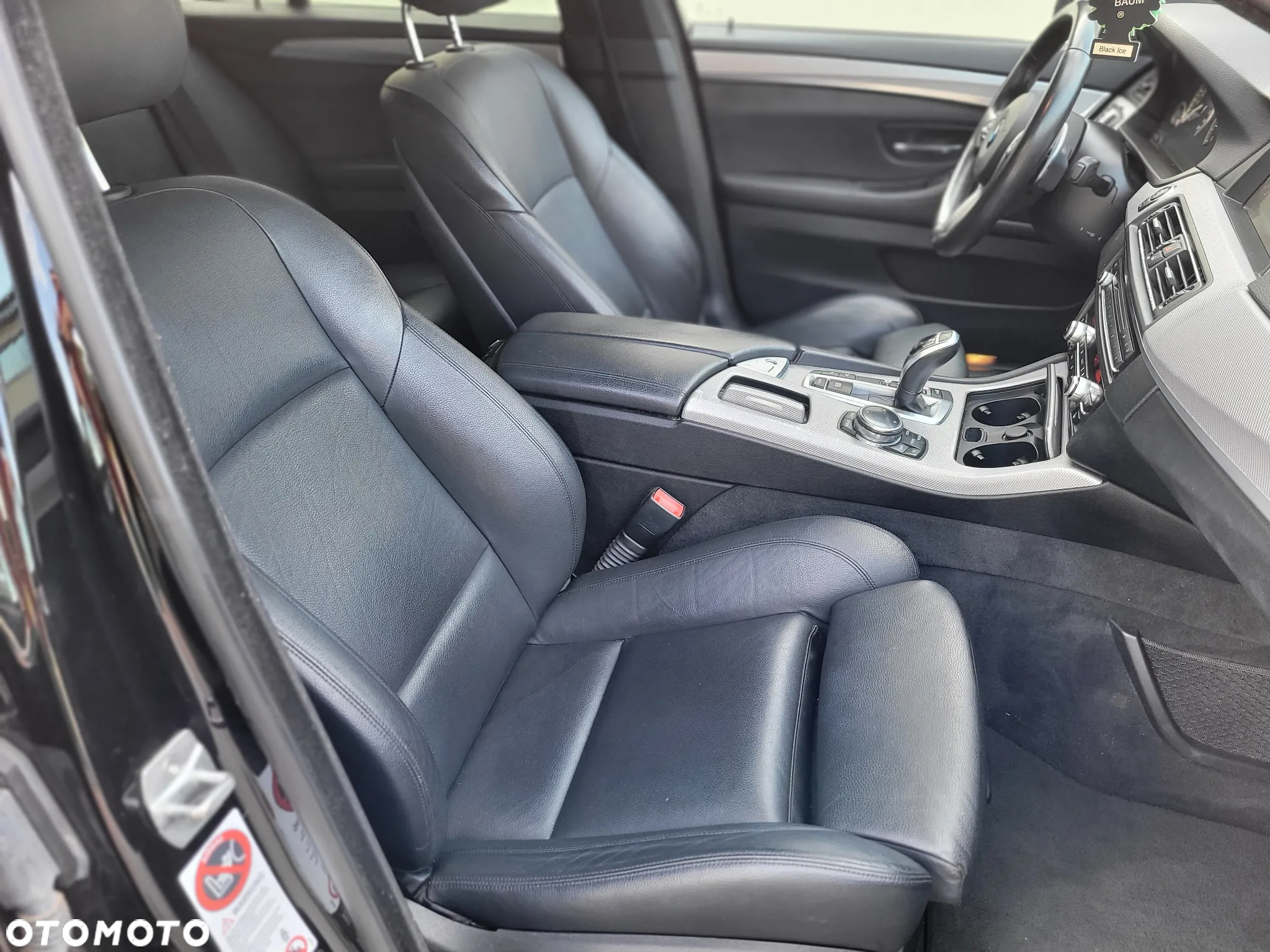 BMW Seria 5 530d xDrive Touring - 13