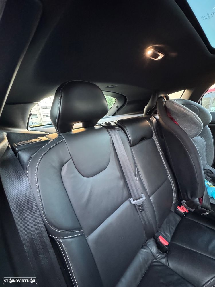 Volvo V40 D2 R Design - 14