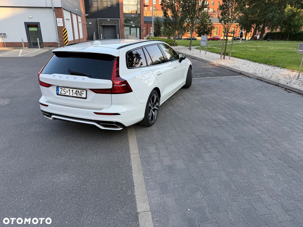 Volvo V60 B3 B R-Design - 4