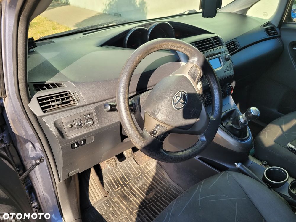 Toyota Verso 2.0 D-4D Luna - 4