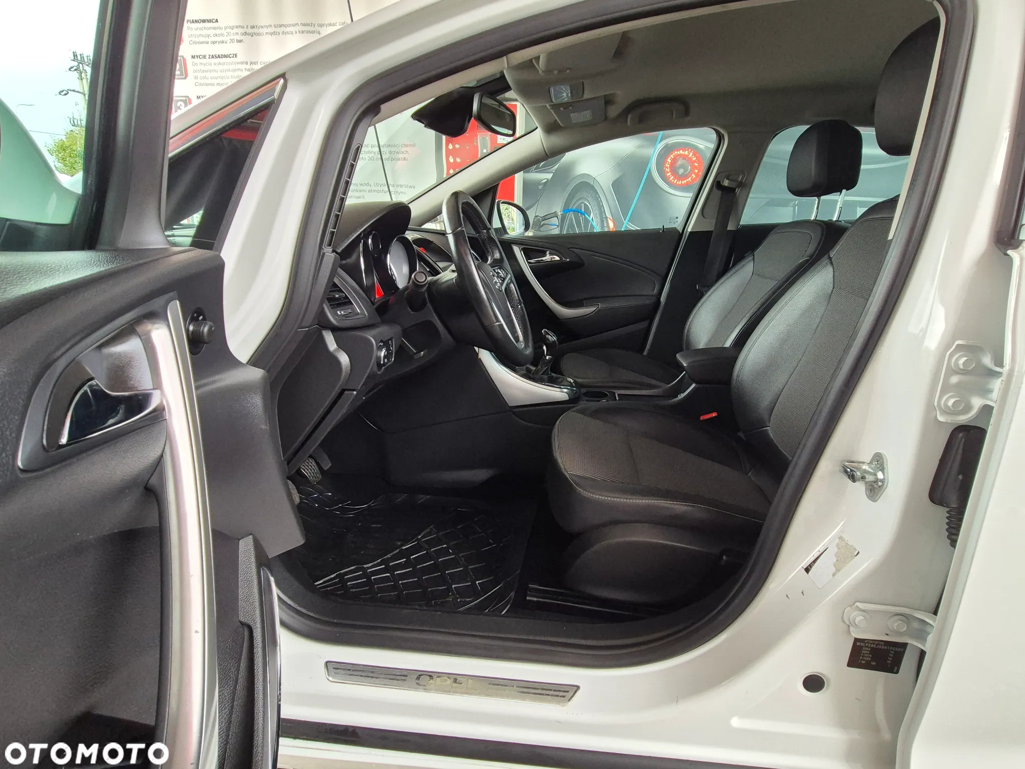 Opel Astra 1.6 Turbo Caravan Cosmo - 25