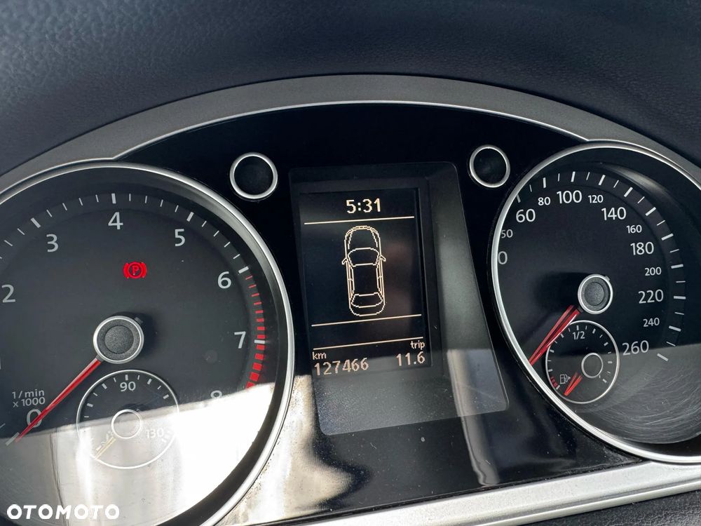 Volkswagen Passat - 11