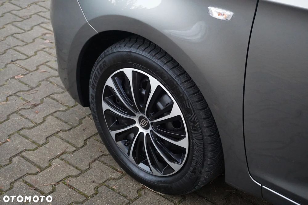 Kia Carens 1.6 GDI Dream Team Edition - 15