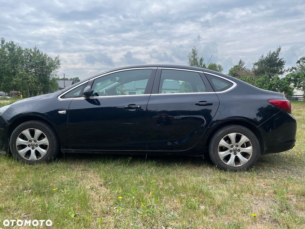 Opel Astra 1.4 T Executive EU6 - 4