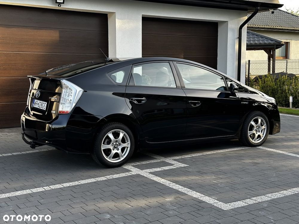Toyota Prius (Hybrid) - 8