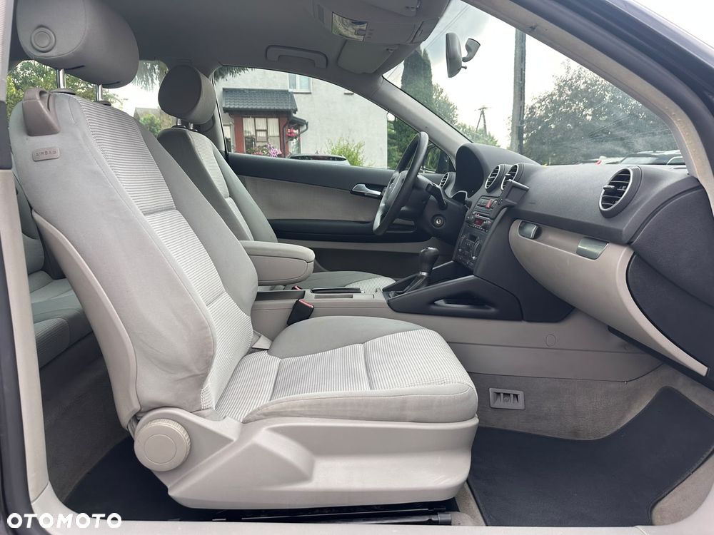 Audi A3 3-drzwiowe 1.6 Attraction - 25