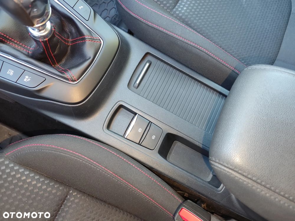 Ford Focus 1.0 EcoBoost Hybrid ST-LINE STYLE - 26