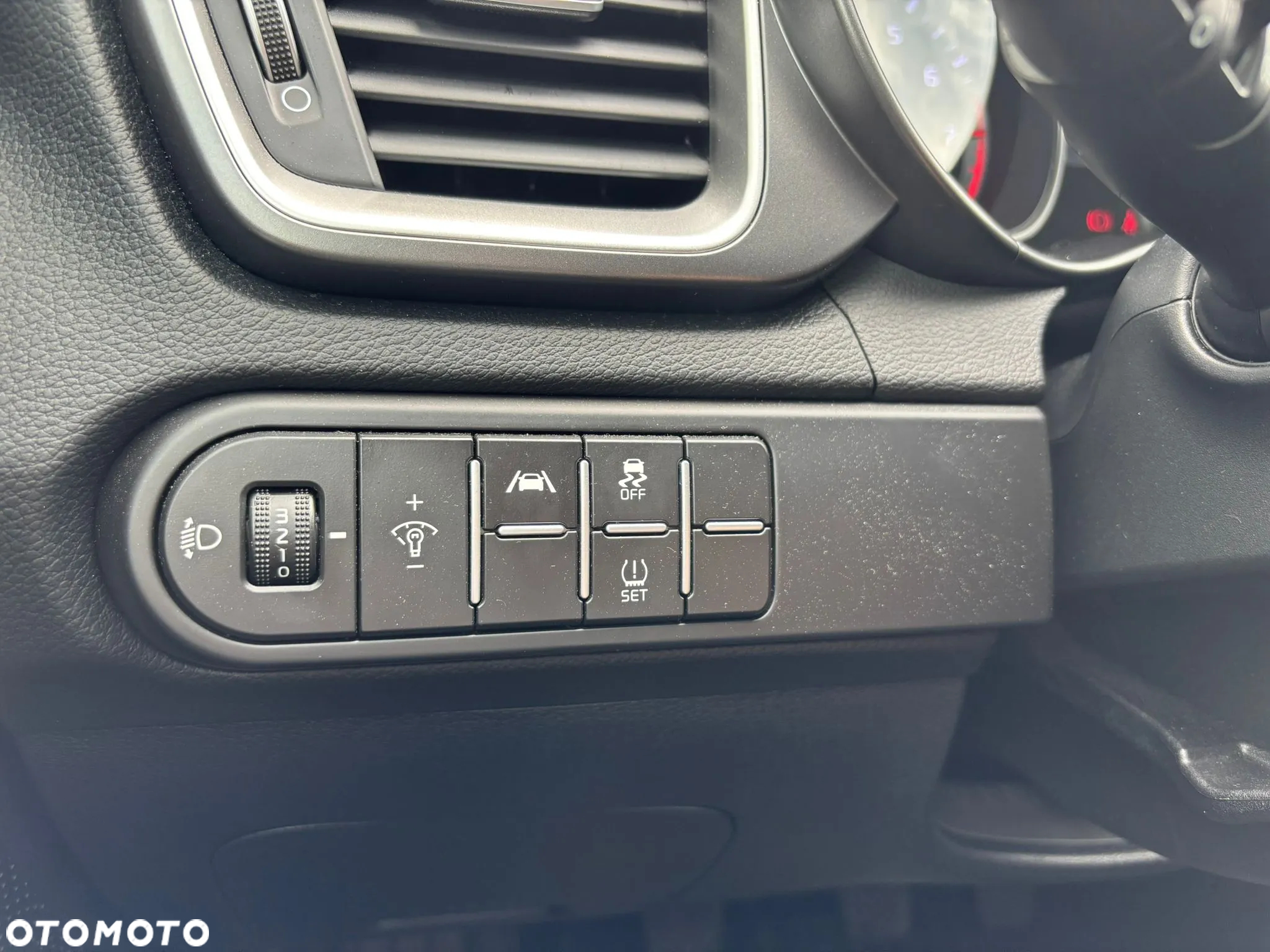 Kia XCeed 1.5 T-GDI M - 28