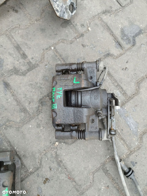 ZACISK TYLNY TYL LEWY JARZMO MASTER III MOVANO B NISSAN NV400 BLIŹNIAK
