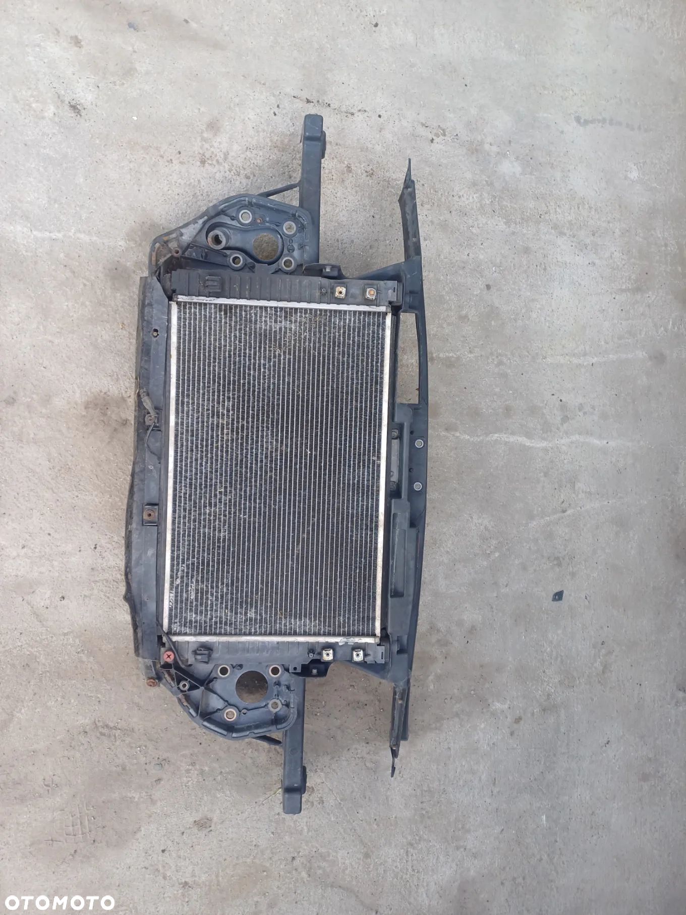 PAS PRZEDNI AUDI A6 C5 2.4 BENZYNA CHŁODNICA 4B0805594 - 1